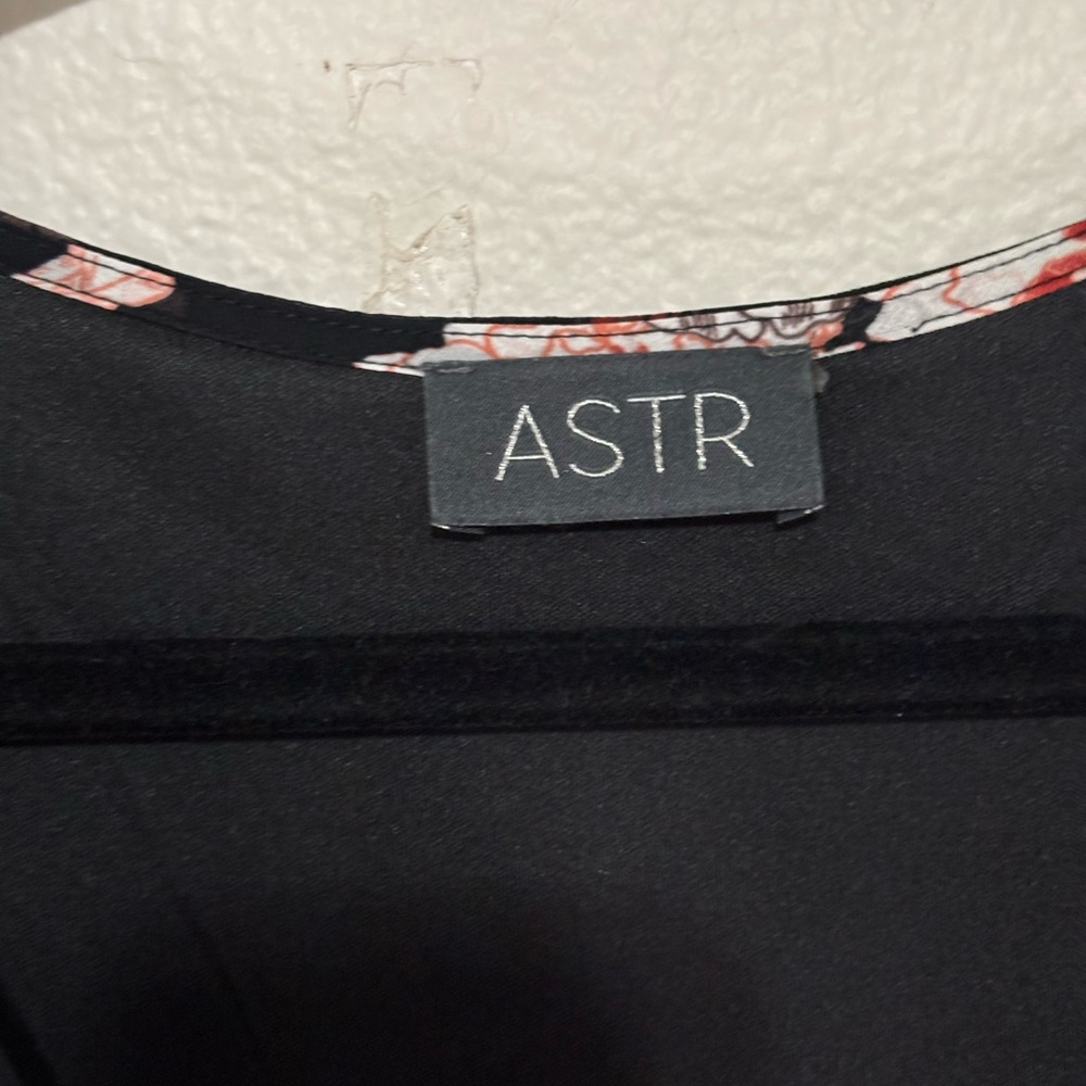 Astr Black and Floral Jumpsuit Size M - Picture 6 of 13